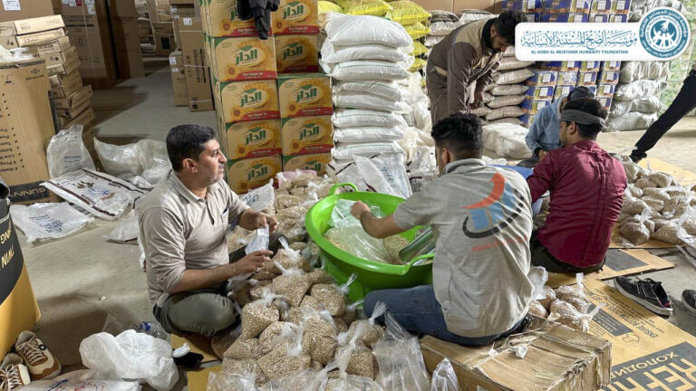 Read more about the article تهيئة سلة الشهر الفضيل لتوزيعها على العوائل المسجلة لديها.